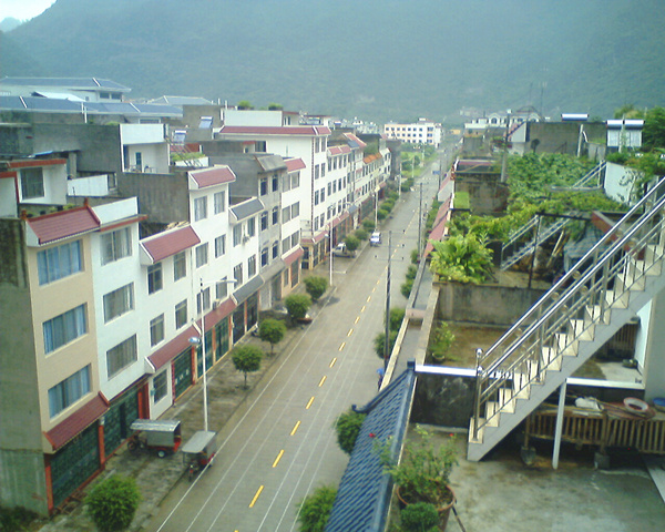 雨后凌云县城街景