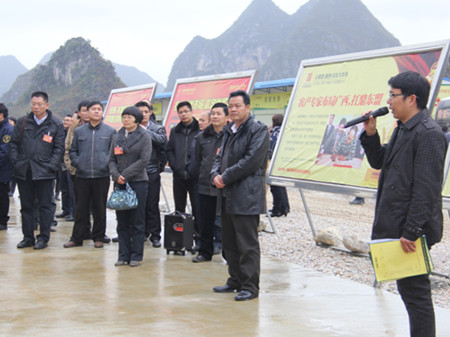 靖西县政协组织委员参观县城周边重大建设项目